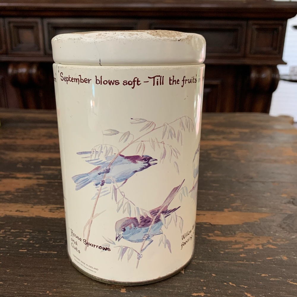 Round vintage bird tin